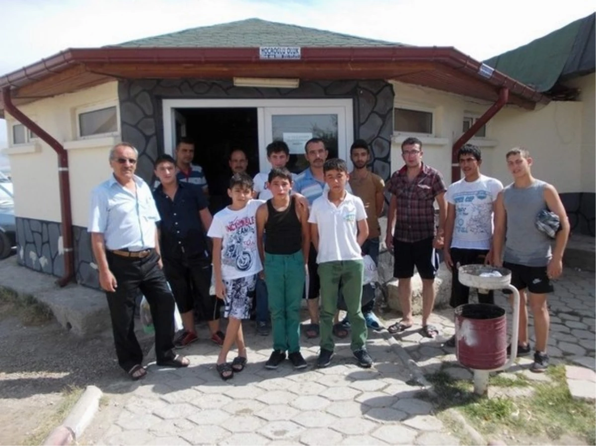 Bolvadin Belediyesi Kimsesiz Çocukları Termal Tesislerinde Ağırladı