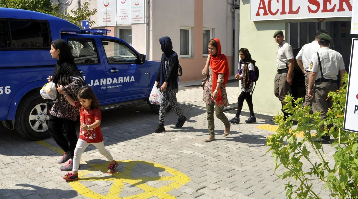Botları Batan Kaçakları Boğulmaktan Sahil Güvenlik Kurtardı
