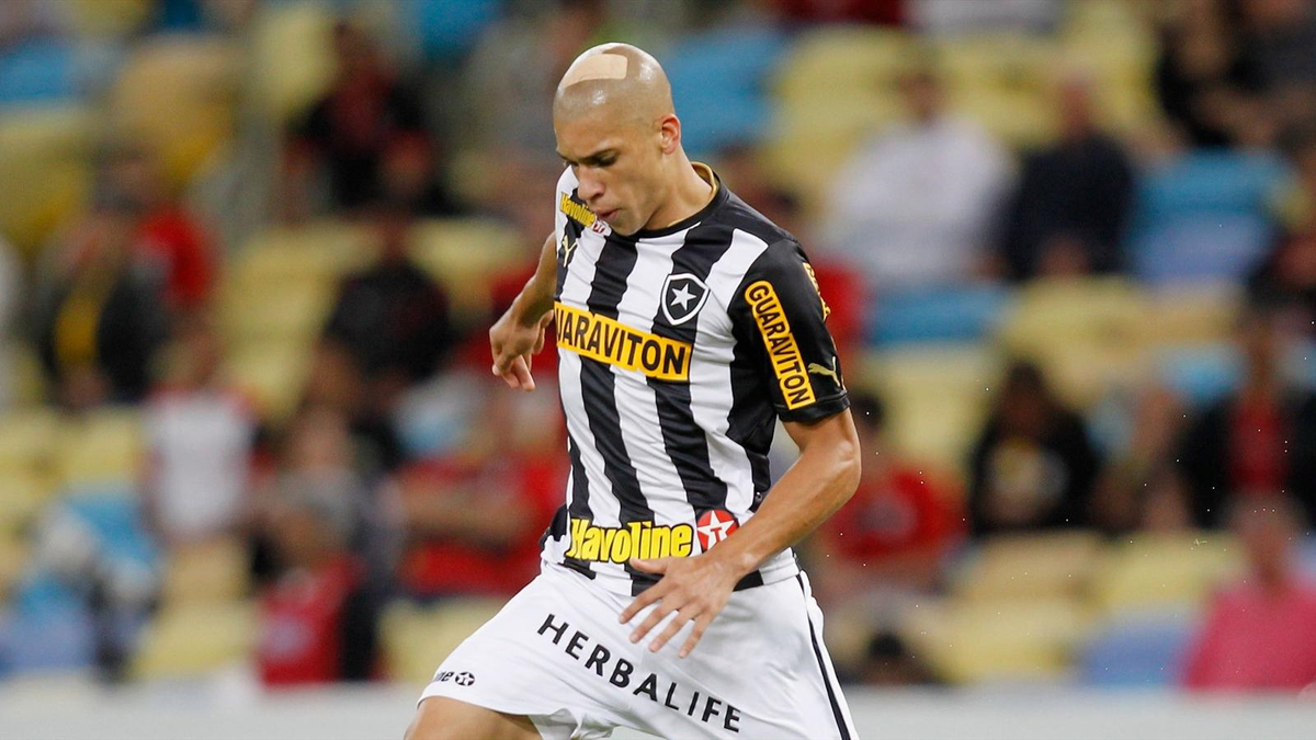 Botofago'nun Savunma Oyuncusu Doria'nın Menajeri Galatasaray'a Transfer Hakkında Konuştu