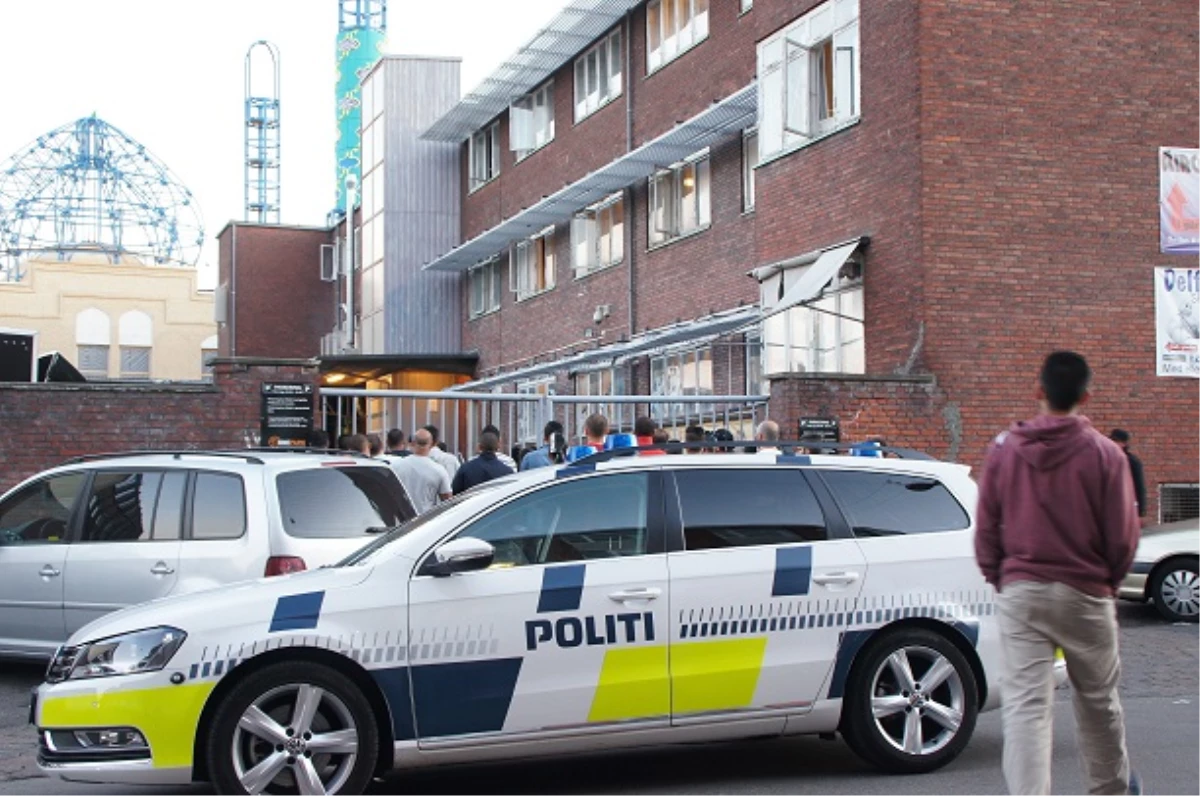 Camiye Girip İmam Kelepçeleyen Danimarka Polisi Türklerden Özür Diledi
