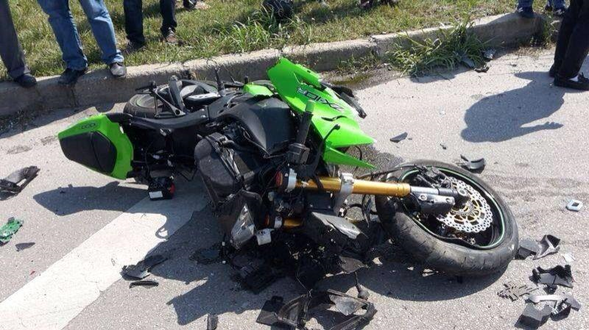Çarşamba\'da Motosiklet Otomobile Çarptı: 1 Ölü