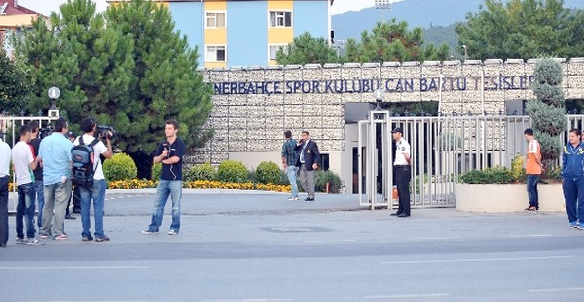 Fenerbahçe\'de Yönetim, Can Bartu Tesisleri\'nde Toplandı