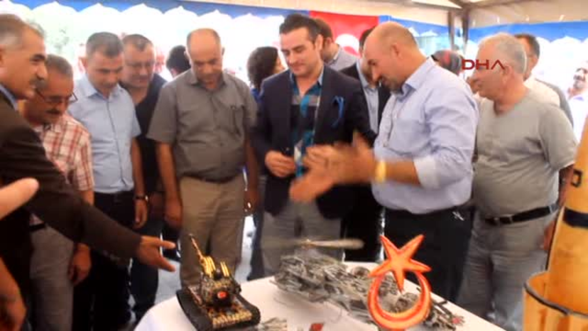 Iğdır Bakkal Amca, Çocukları Sevindirmek İçin Ahşap Oyuncaklar Yapıyor
