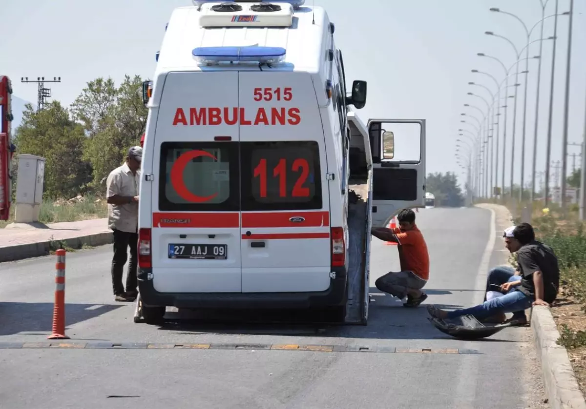 İslahiye\'de Ambulans Kaza Yaptı