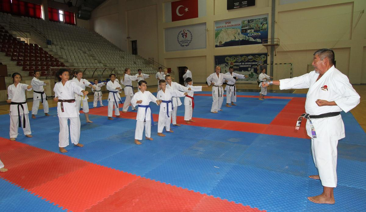 Japon Karate Ustası Ders Verdi