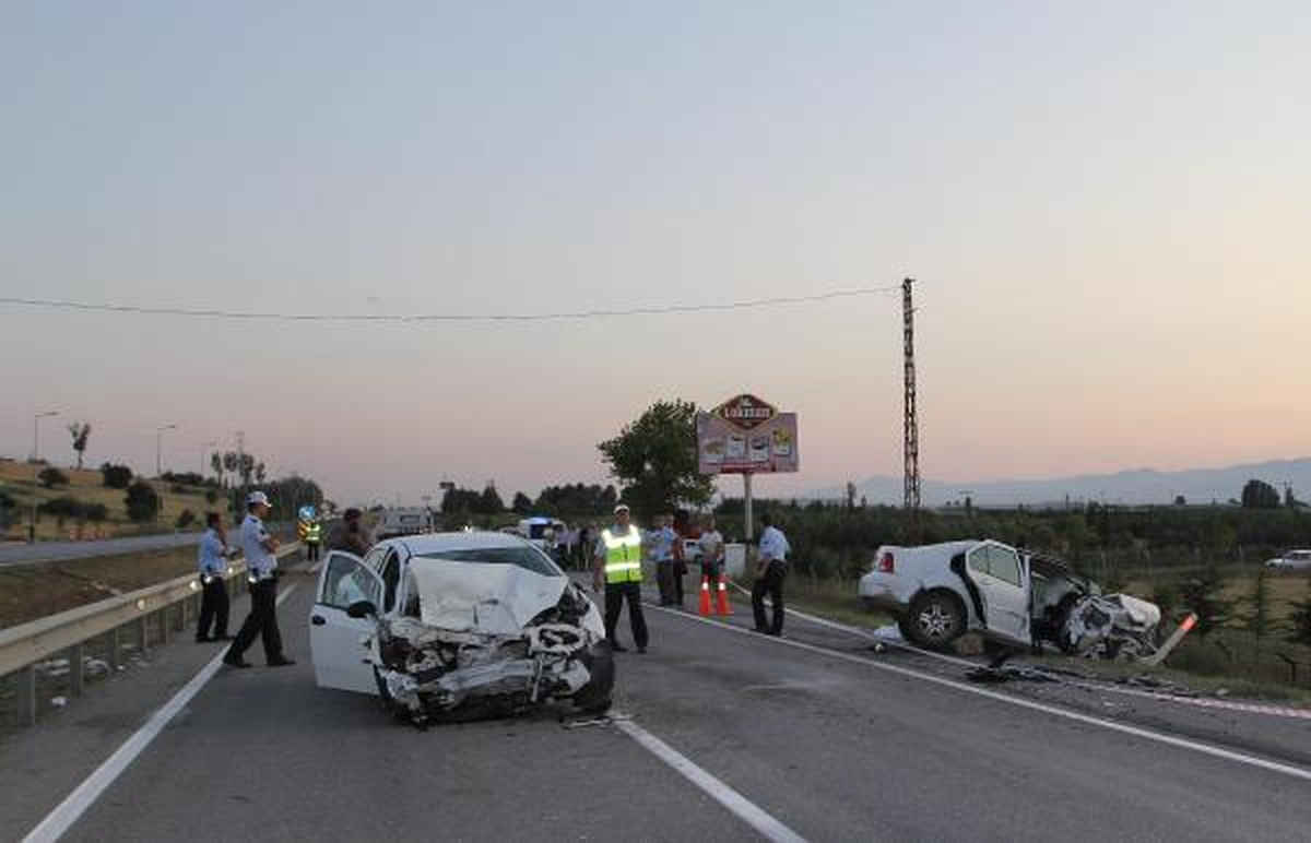 Kazan'da Trafik Kazası: 2 Ölü, 3 Yaralı