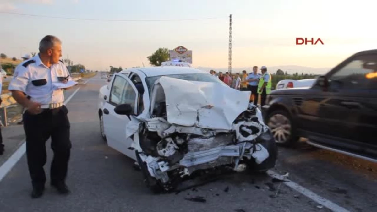 Kazan\'da Trafik Kazası: 2 Ölü, 3 Yaralı