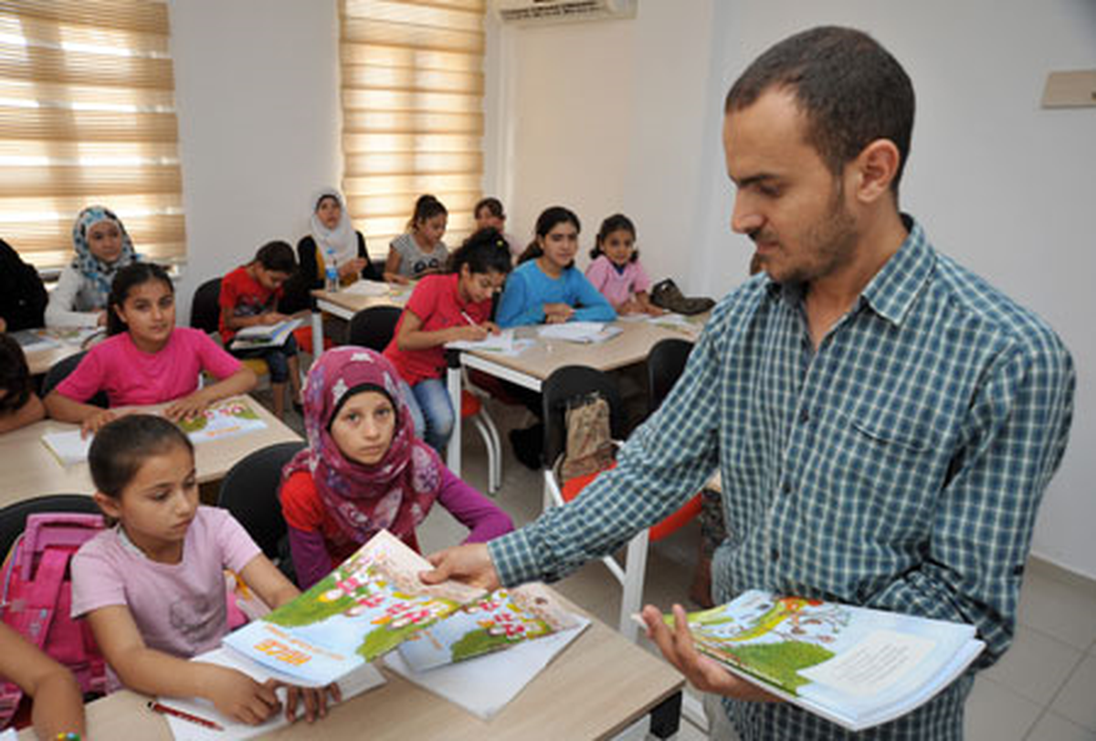 Kepez Belediyesinden Suriyeli Sığınmacılara Temel Türkçe Dersi