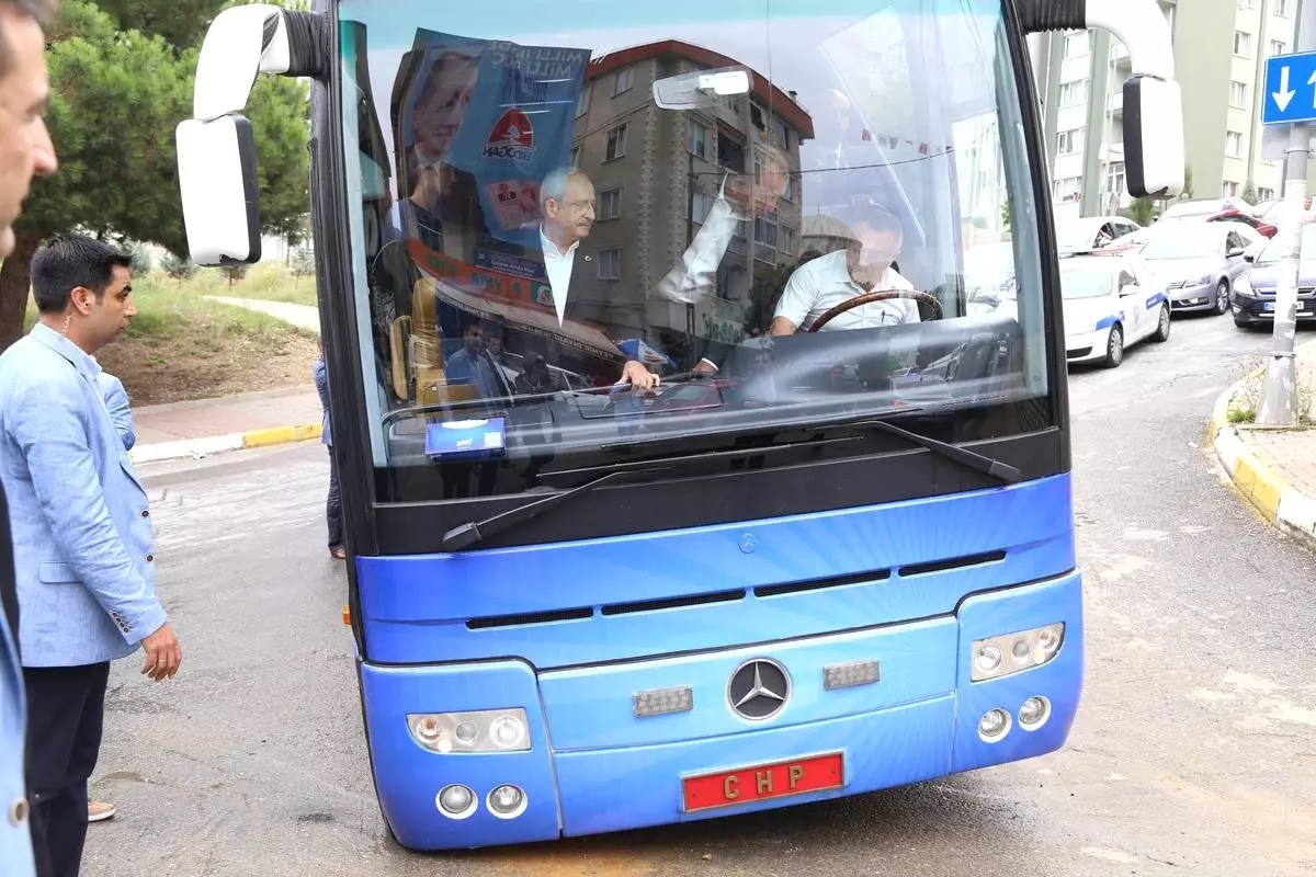 Kılıçdaroğlu'nun Otobüsü Yere Sürtünce İlerleyemedi