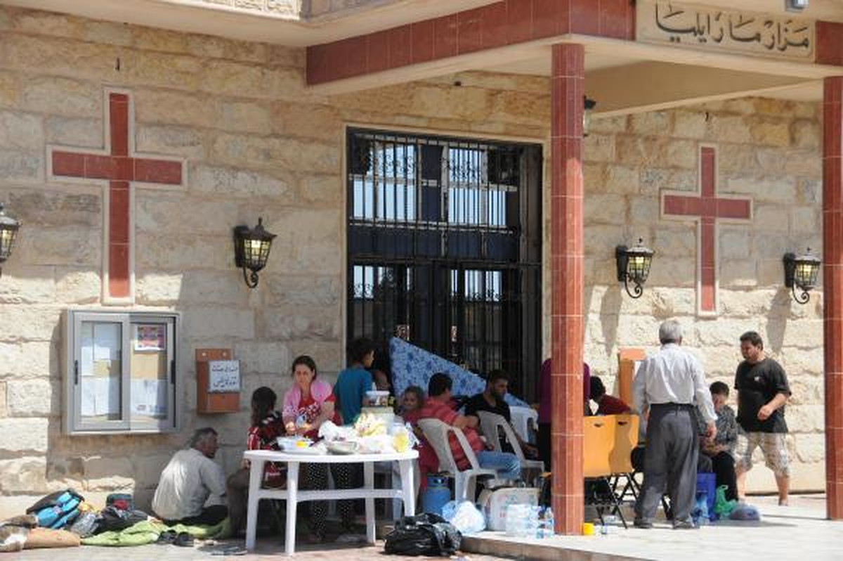 Kilise ve İçindeki Okul Mülteci Kampına Döndü
