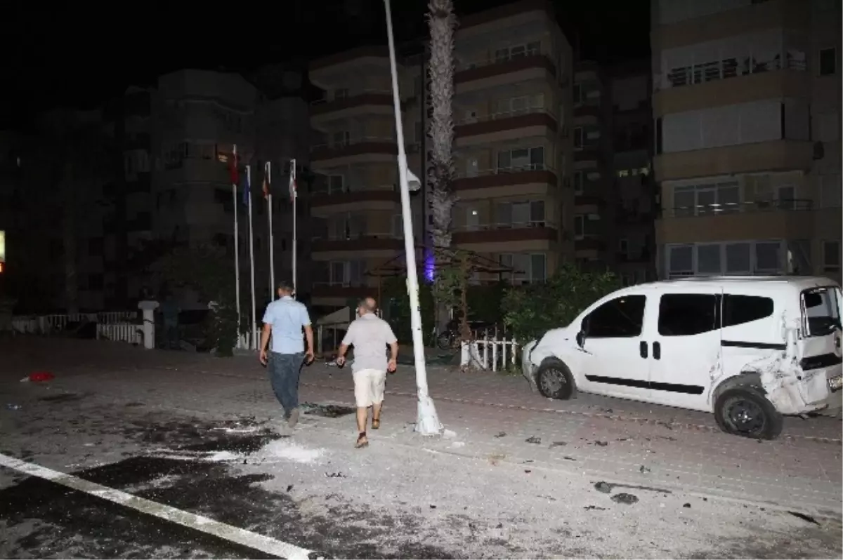 Alanya\'da Kontrolden Çıkan Cip Dehşet Saçtı