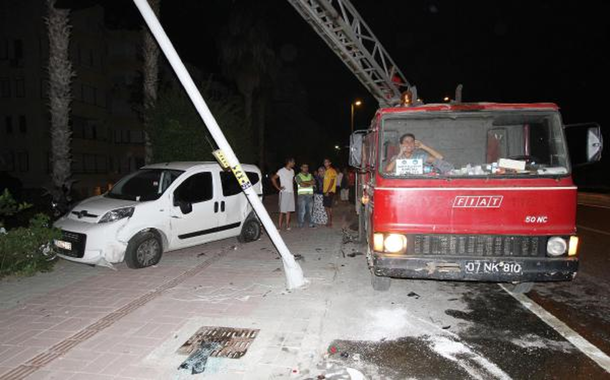 Kontrolden Çıkan Cip Otel Havuzuna Düştü