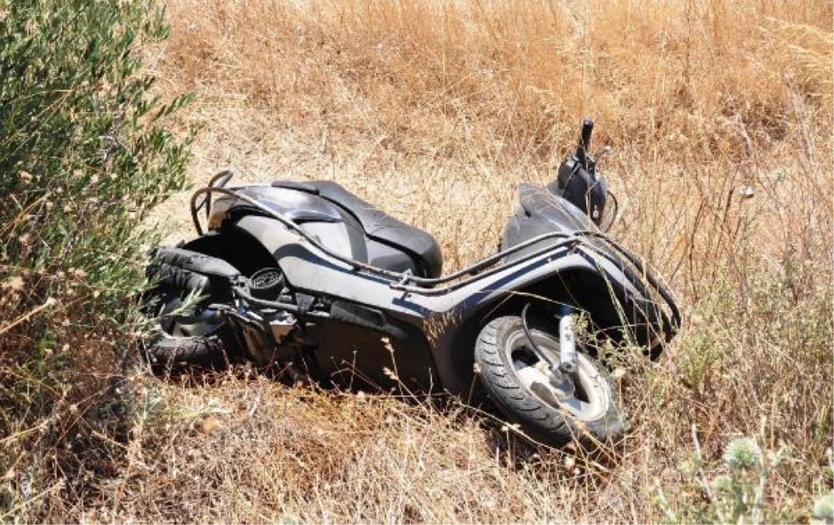 Motosiklet Otomobilin Altında Kaldı: 2 Ölü, 3 Yaralı
