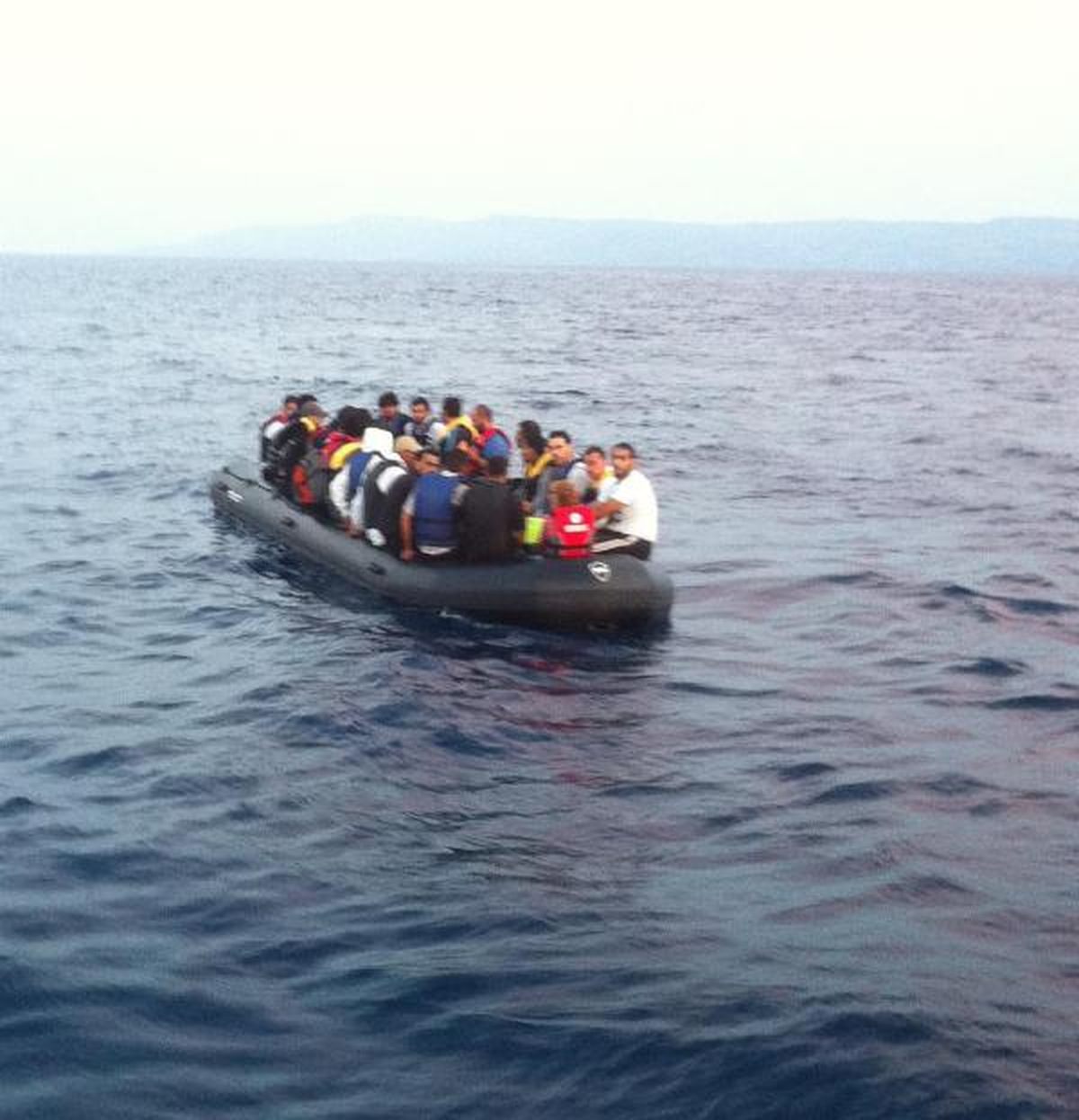 Sahil Güvenlik Ekibi, Kaçakları Ölümden Kurtardı