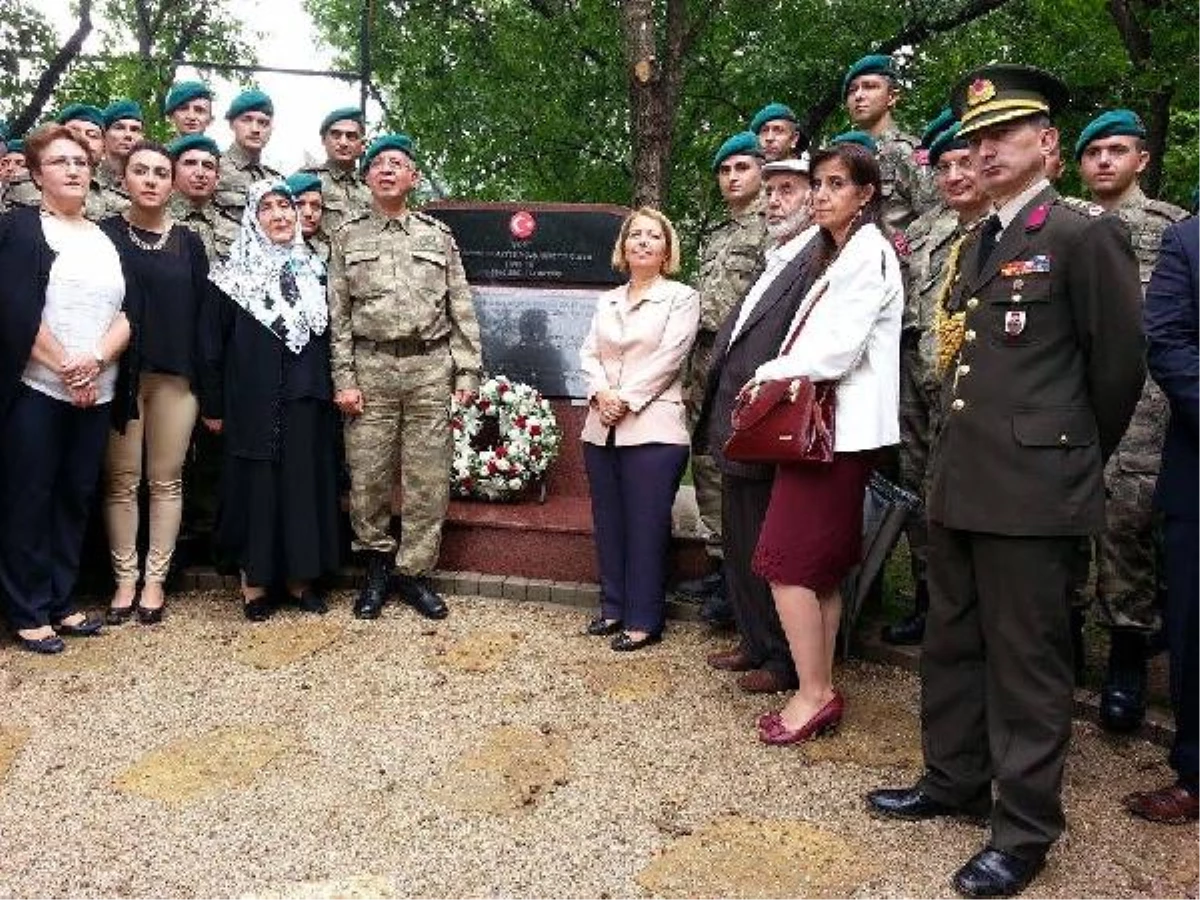 Şehit Başçavuş Kutlu İçin 15 Yıl Sonra Kosova\'da Anıt Açıldı