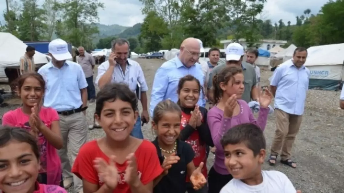 Şener, Mevsimlik Fındık İşçilerini Ziyaret Etti