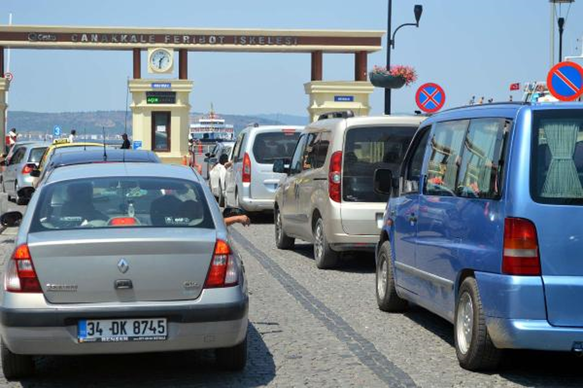 Tatilciler Oy Kullanmak İçin Dönüyorlar