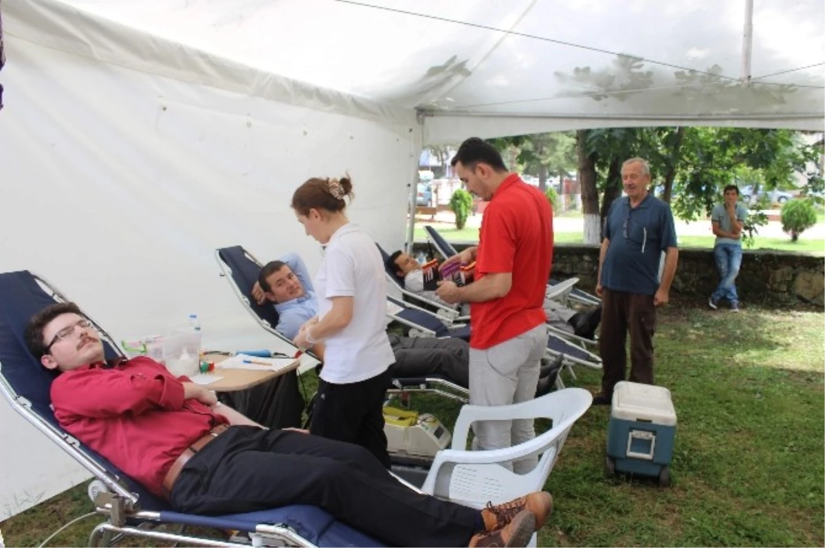 Ulus\'ta Kan Bağış Kampanyası Düzenlendi