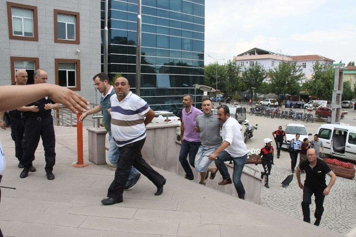 Bursa\'da Uyuşturucu Baskınında 3 Tutuklama