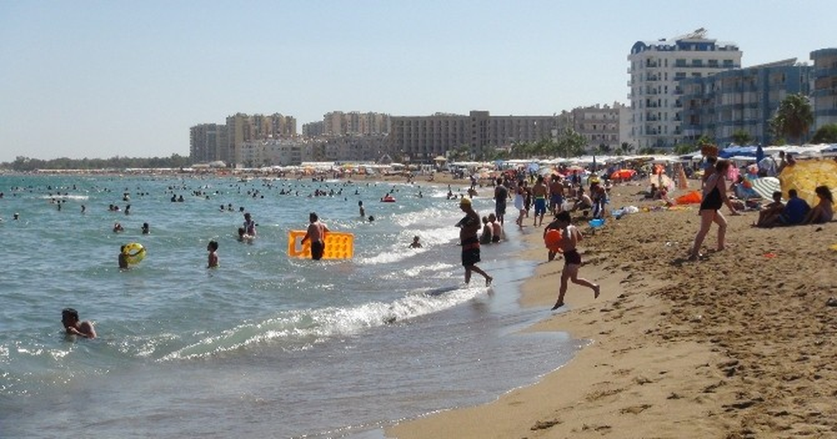 Yağışlı Havaya İnat Silifke Sahillerinde Deniz Keyfi