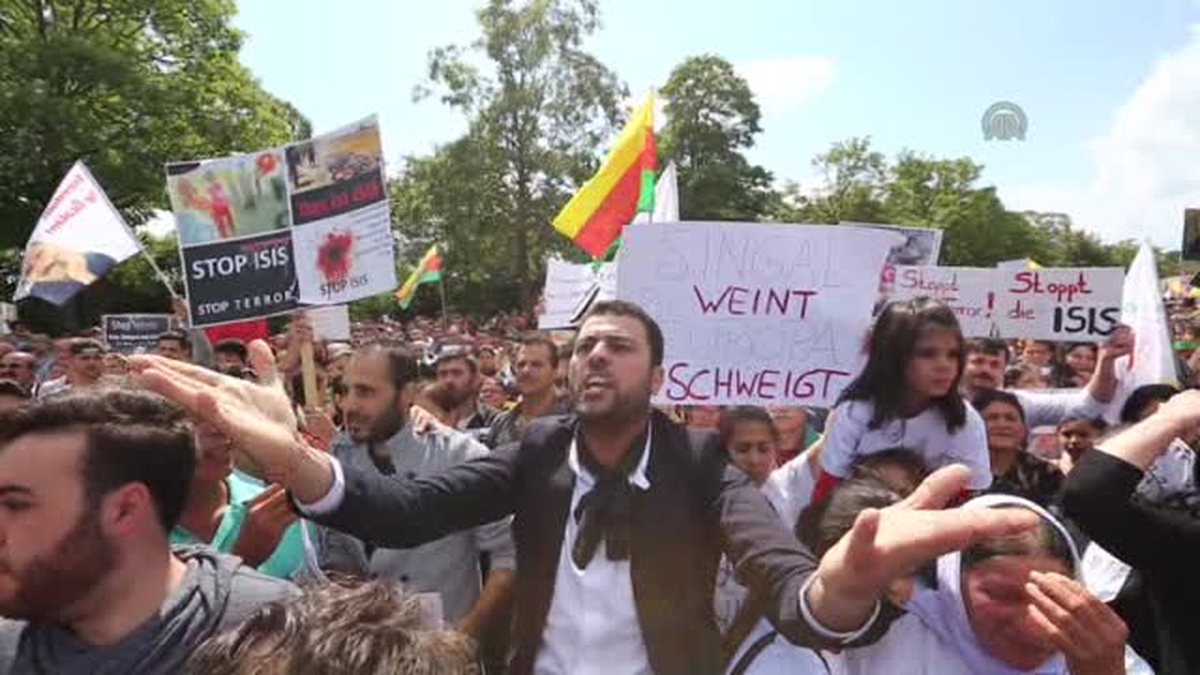 Yezidiler Almanya\'da IŞİD\'i Protesto Etti