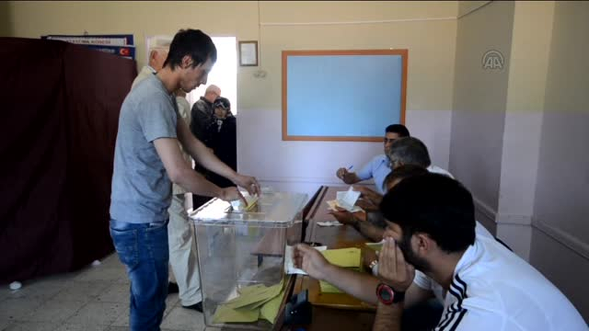 Sarıkamış\'ta 74 Yıldır Oyunu Aksatmadan Kullanıyor