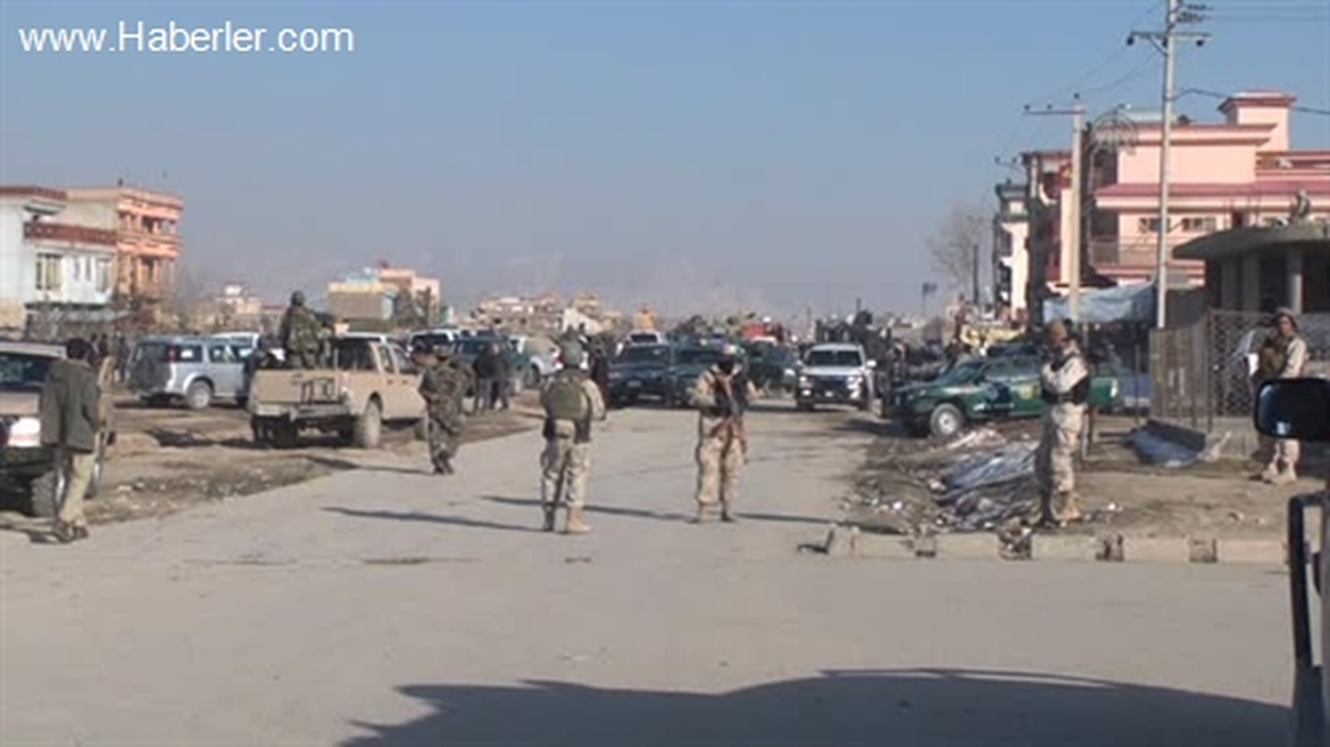 Afganistan\'da NATO Konvoyuna İntihar Saldırısı