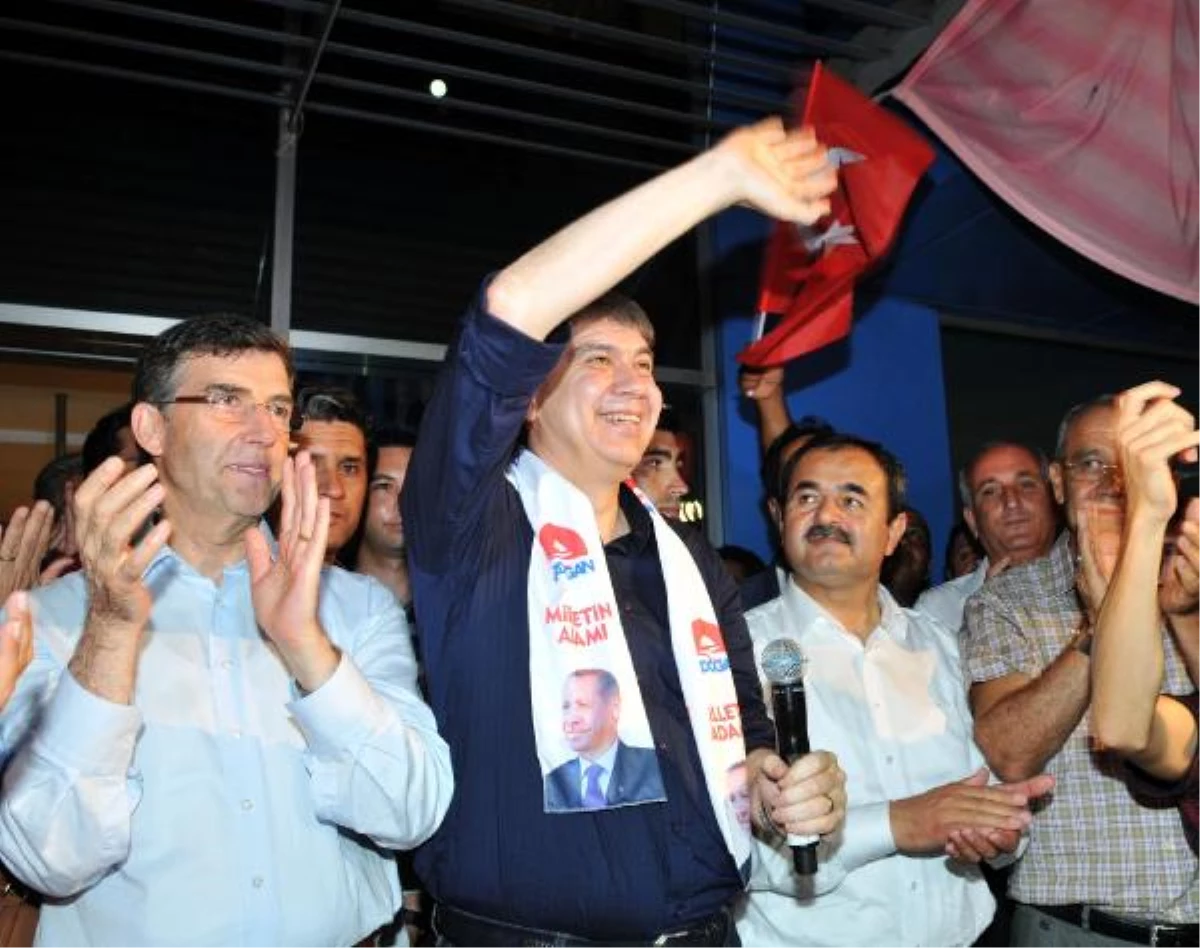 AK Parti Antalya\'da Seçim Kutlaması