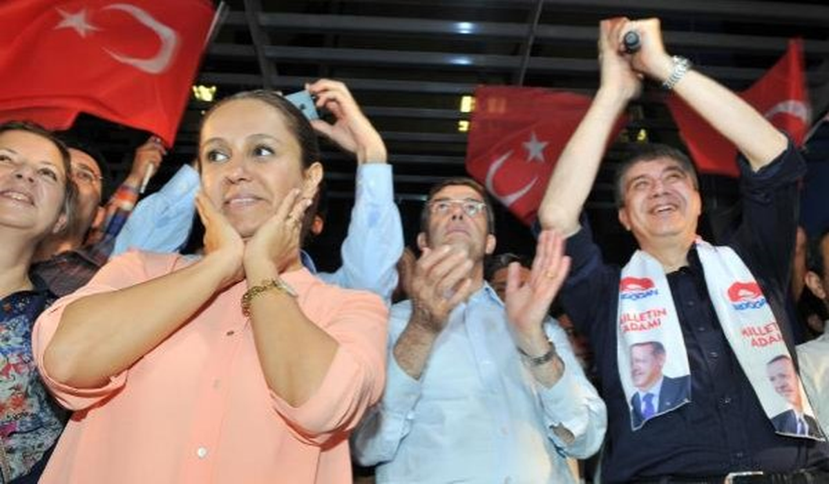 AK Parti Antalya\'da Seçim Kutlaması