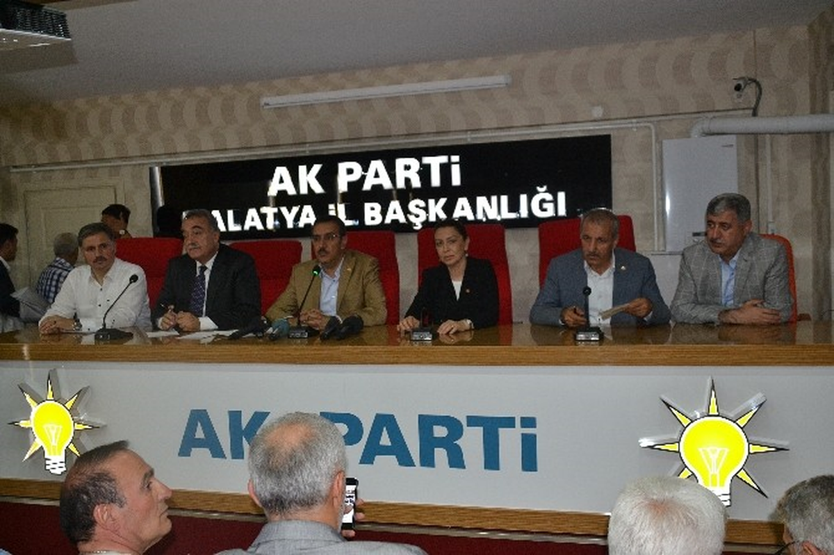 AK Parti Malatya İl Teşkilatı\'nda Kutlama