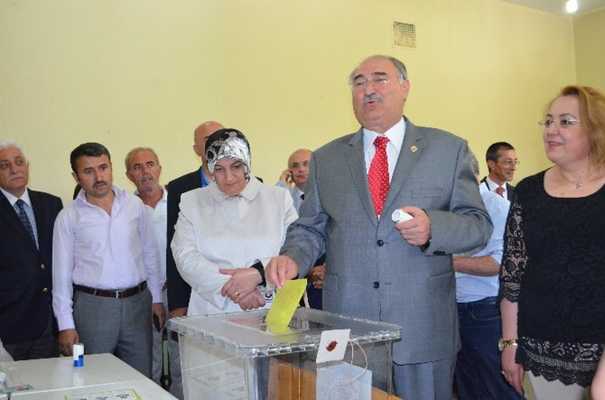 AK Parti Milletvekili Adnan Yılmaz Kendi Adını Taşıyan Derslikte Oyunu Kullandı