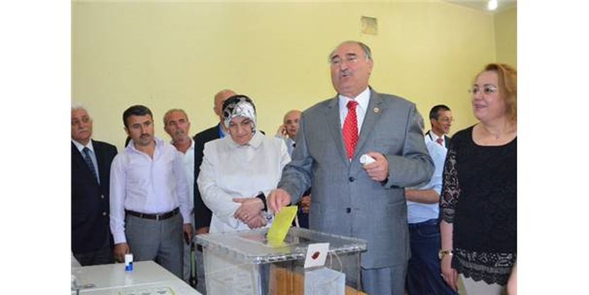AK Parti Milletvekili Adnan Yılmaz Kendi Adını Taşıyan Derslikte Oyunu Kullandı