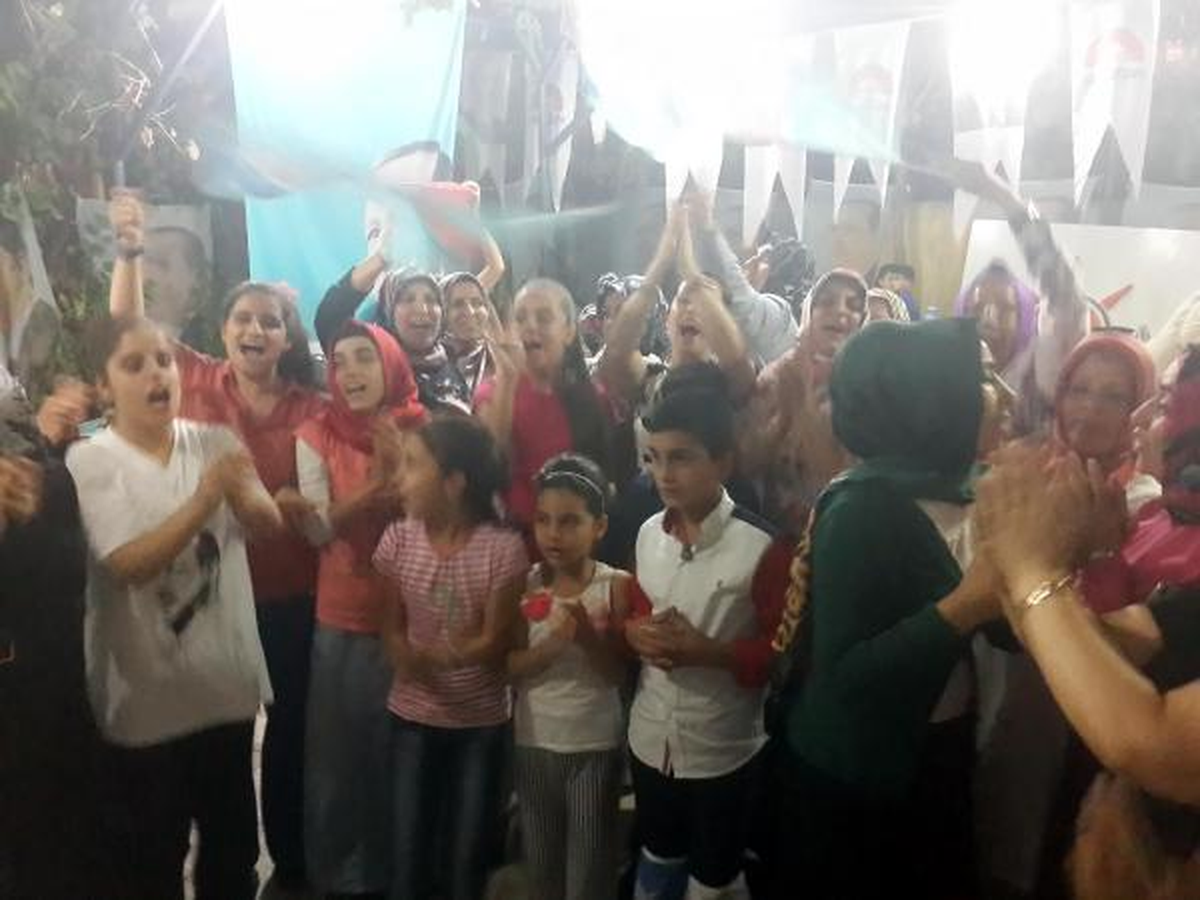 Ak Partili Kadınlardan Siirt\'te Kutlama