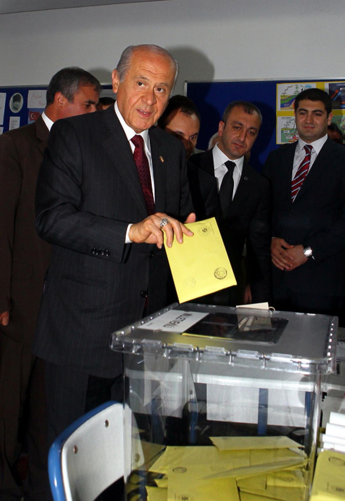 Bahçeli: Yüksek Katılım Temennisi ile Oyumuzu Kullandık