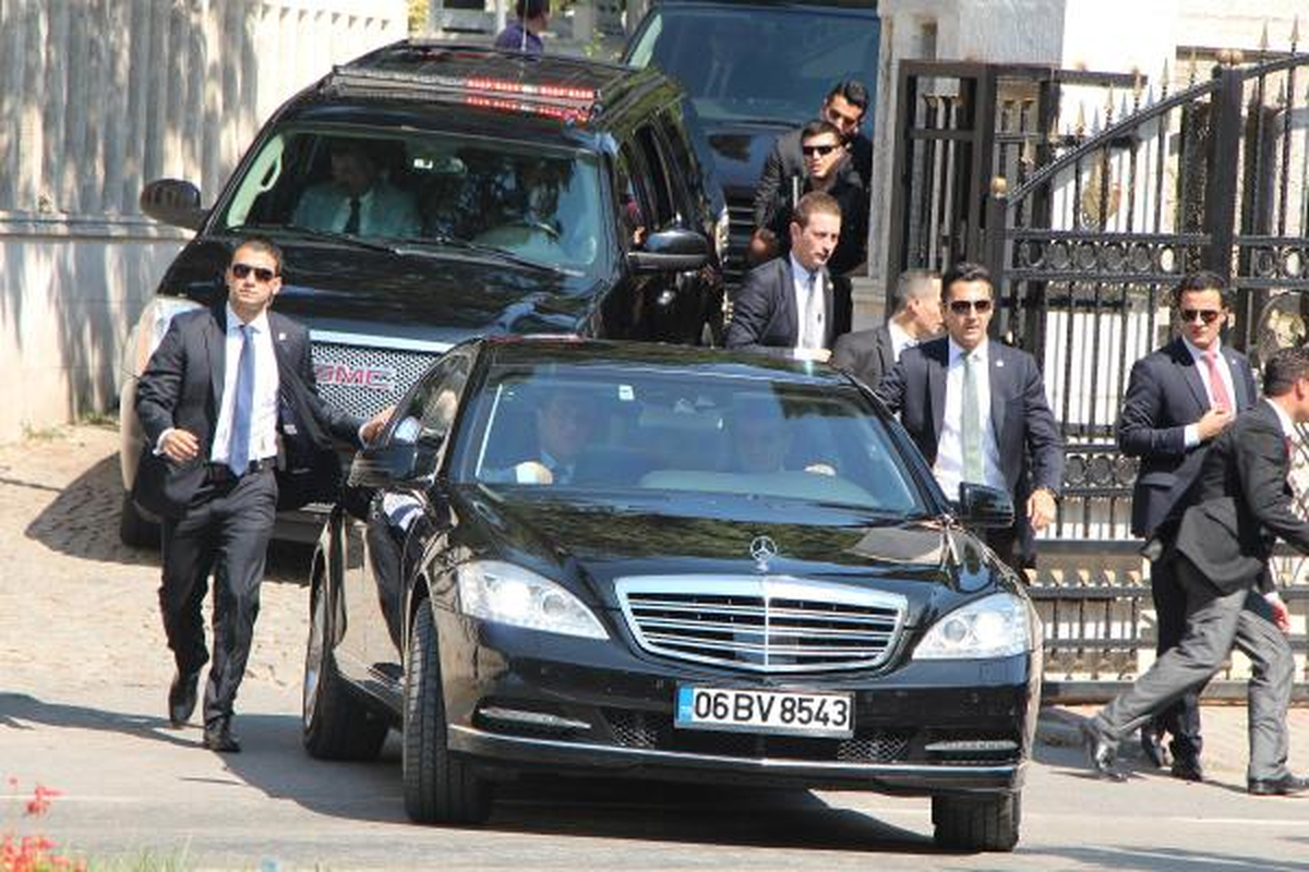 Başbakan Erdoğan Oy Kullandıktan Sonra Mezar Ziyareti Yaptı