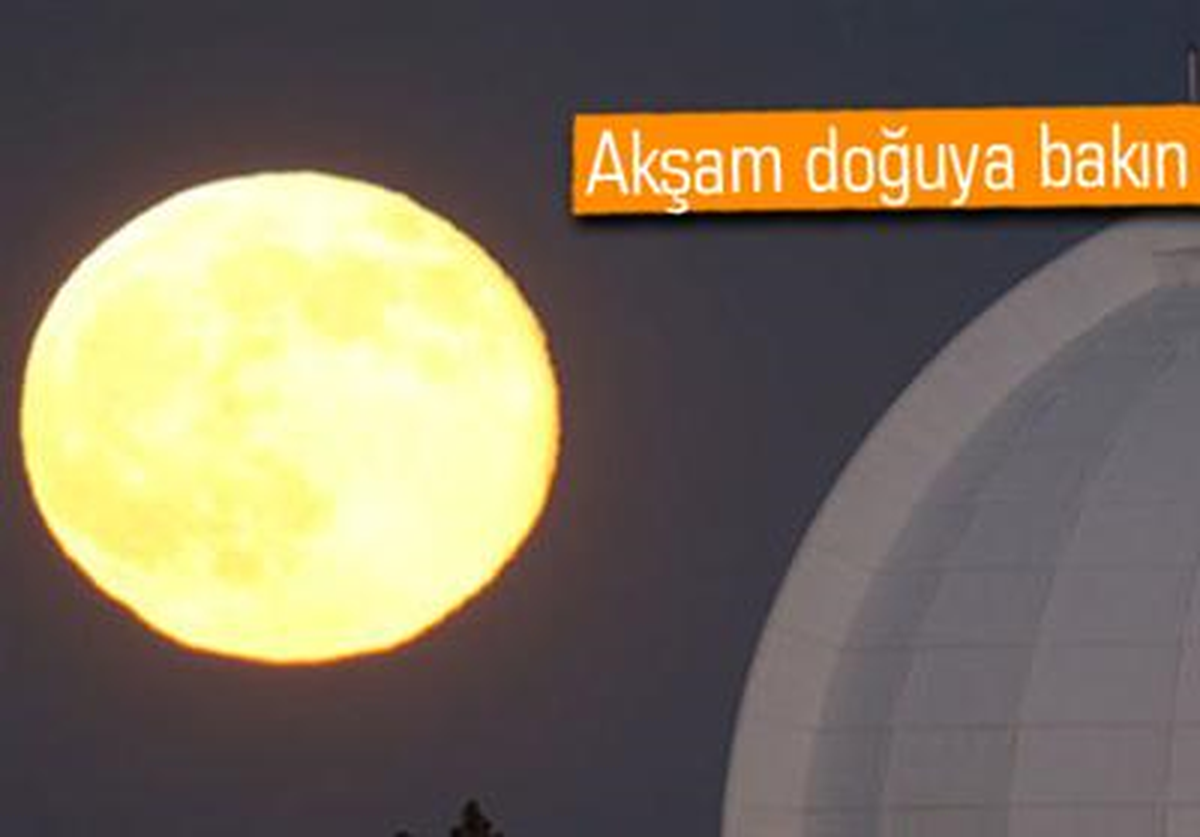 Bu Geceki Ay\'a Dikkat: Bambaşka Gözükecek