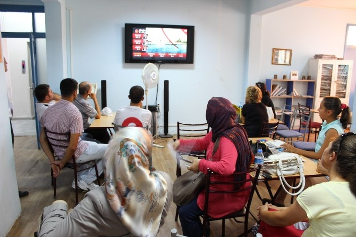 Çanakkale\'de Ak Partililer Sonuçları Sevinçle Karşıladı