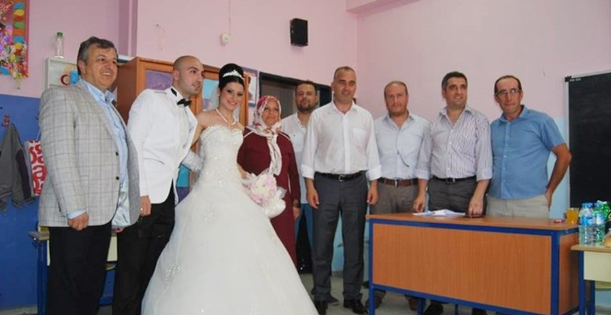 Çiçeği Burnunda Çift, Düğünden Önce Oylarını Kullandı