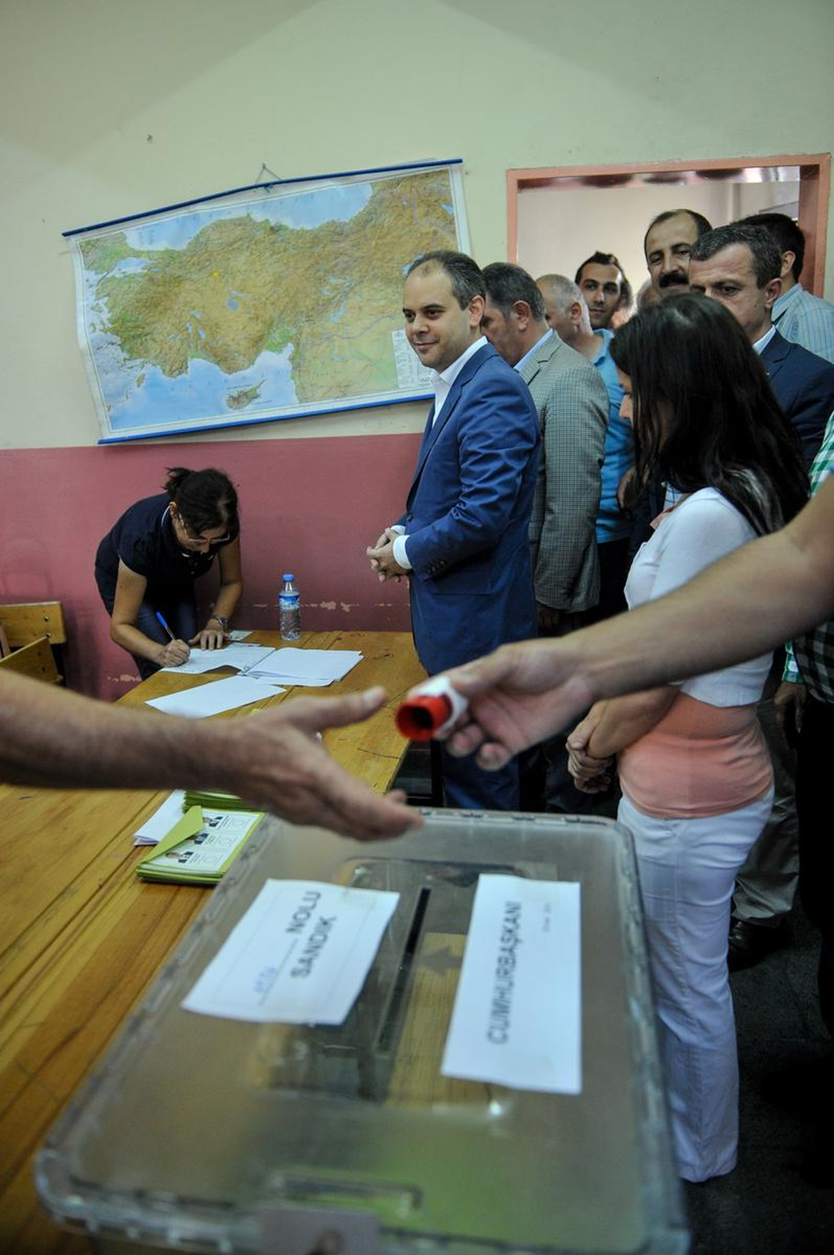 Bakan Kılıç Oyunu Kullandı