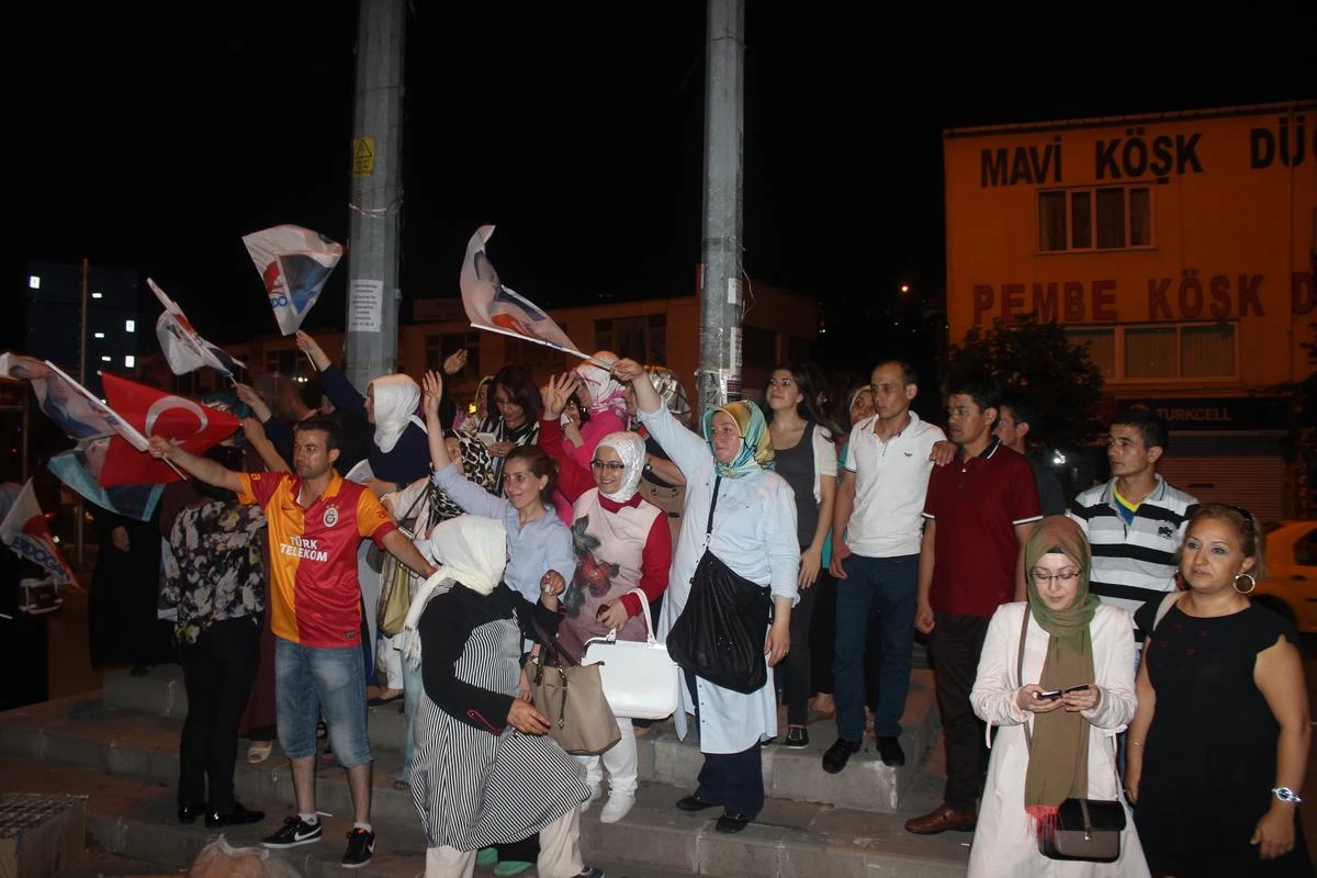 İstanbul\'da "Erdoğan" Kutlaması
