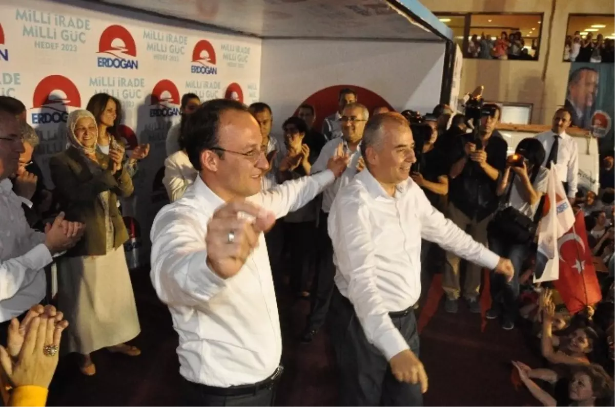 Denizli, Erdoğan\'ın Zaferini Zeybek Oynayarak Kutladı