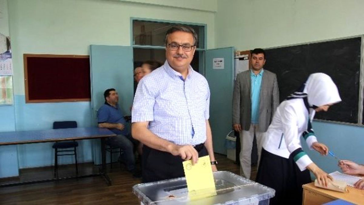 Düzce Valisi Ali İhsan Su Oyunu Kullandı