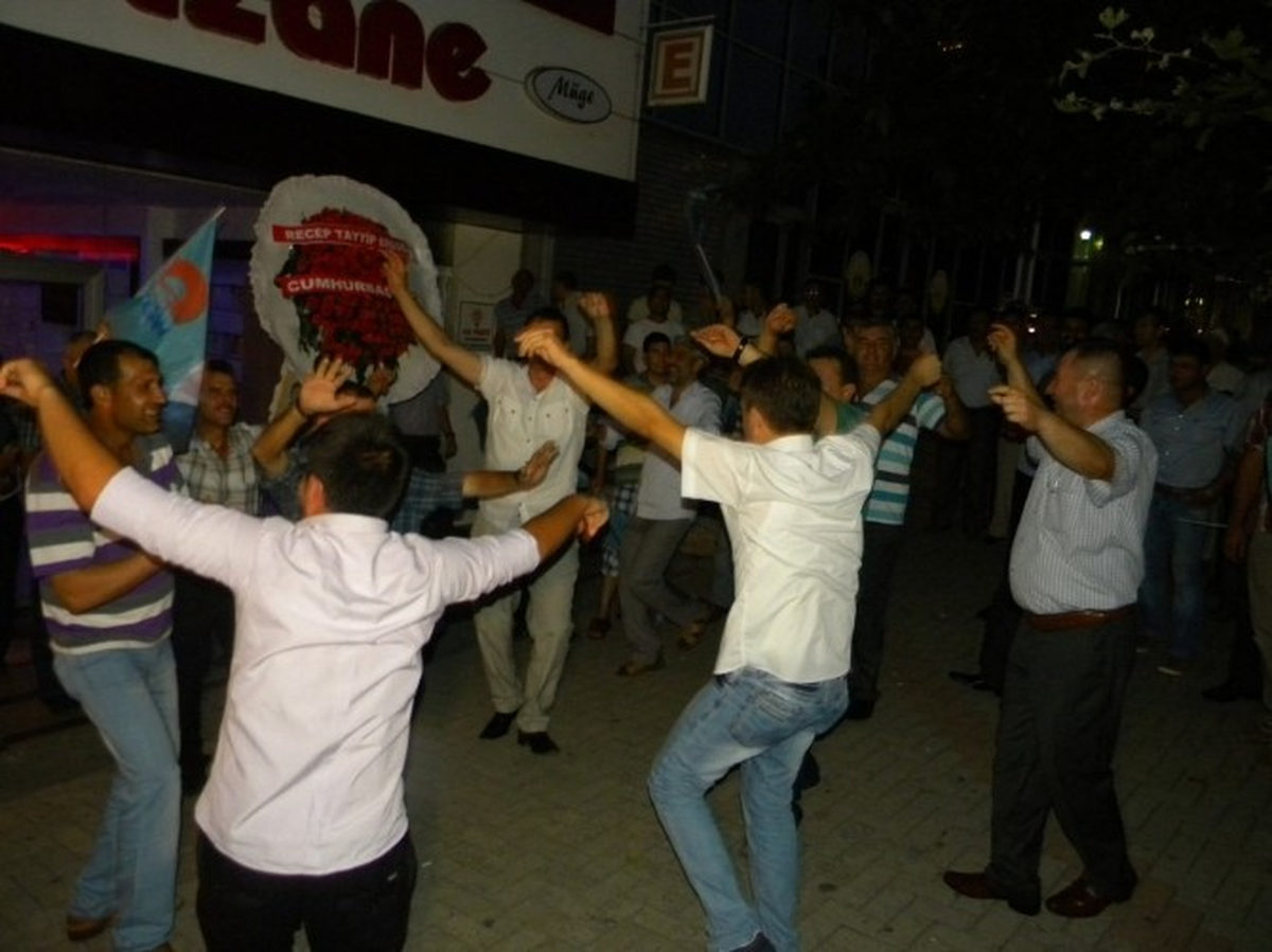 Edirne\'de \'Çiftetellili\' Cumhurbaşkanlığı Kutlaması