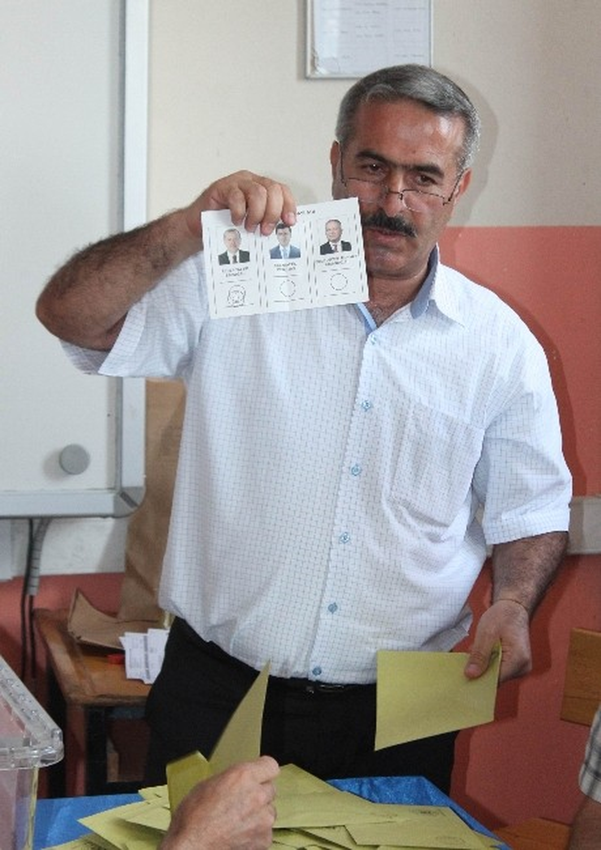 Elazığ\'da Sandıklar Açılmaya Başladı