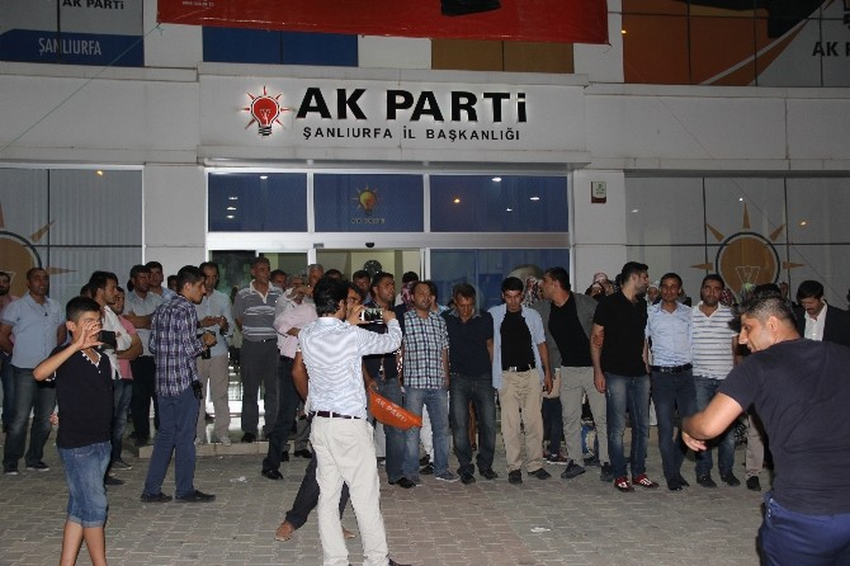 Erdoğan\'ın Zaferi Coşkuyla Kutlandı