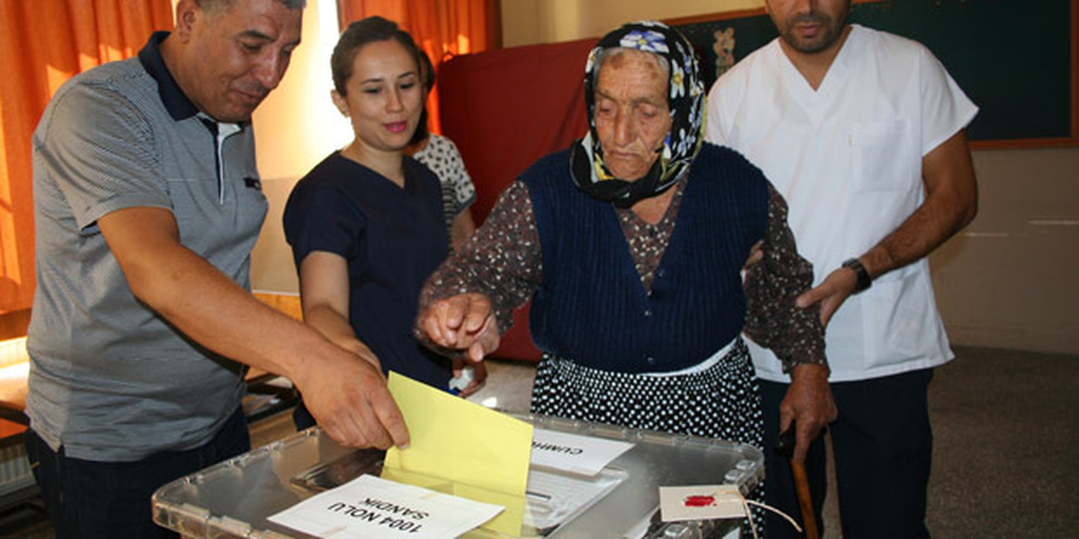 Halk Cumhurbaşkanını Seçiyor