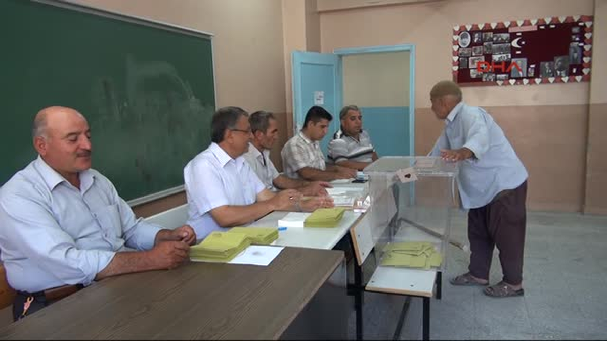 Halk Cumhurbaşkanını Seçiyor