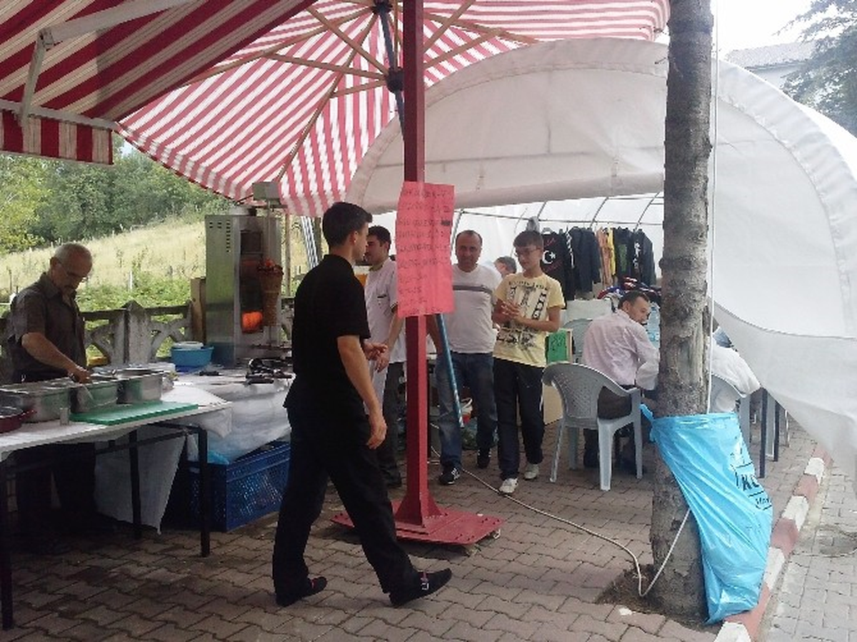 Hasankadı\'da Öğrenciler Yararına Kermes Açıldı