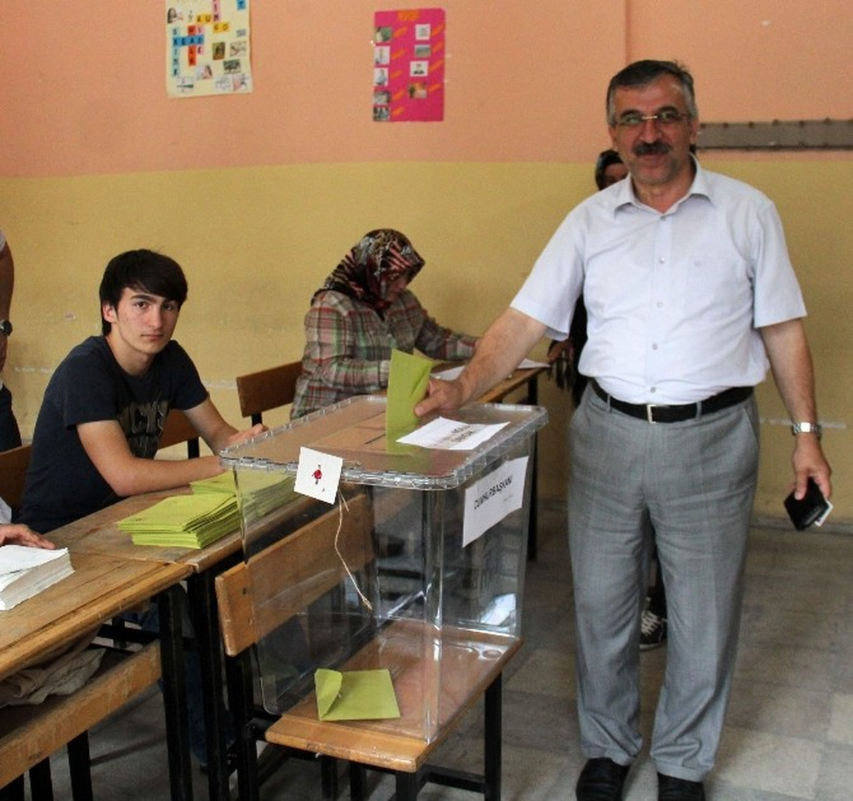 Hemşehrileri Erdoğan İçin Sabahın Erken Saatlerinde Sandık Başına Koştular