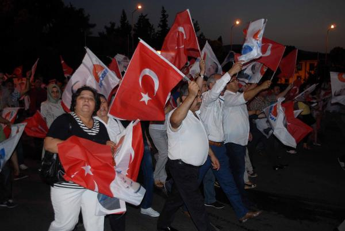 İhsanoğlu Fark Attı, Ak Partililer Kutlama Yaptı